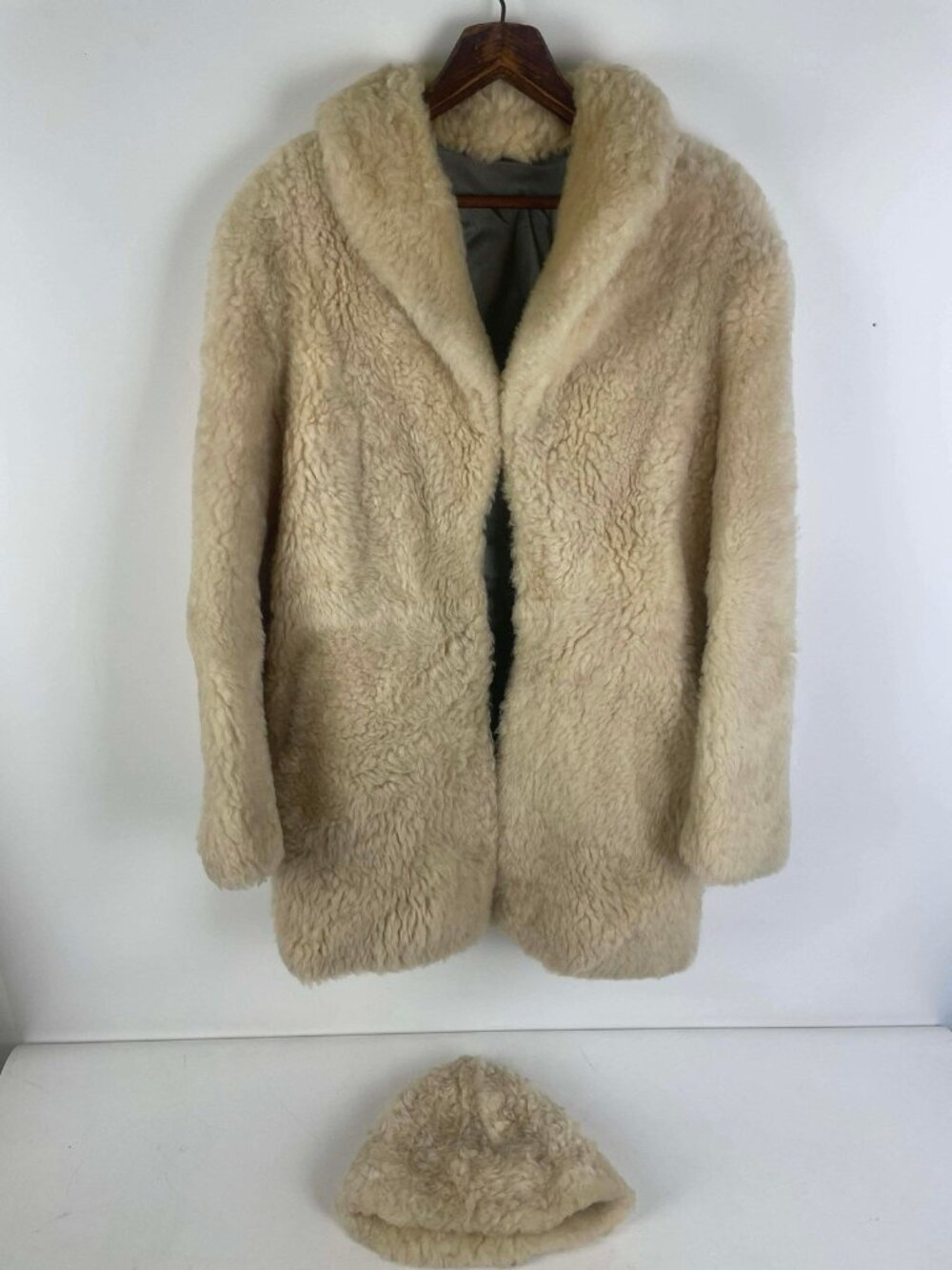 Eddie Bauer Fur Coat & Hat Icelandic Sheepskin Shearling Beige VTG Jacket Large